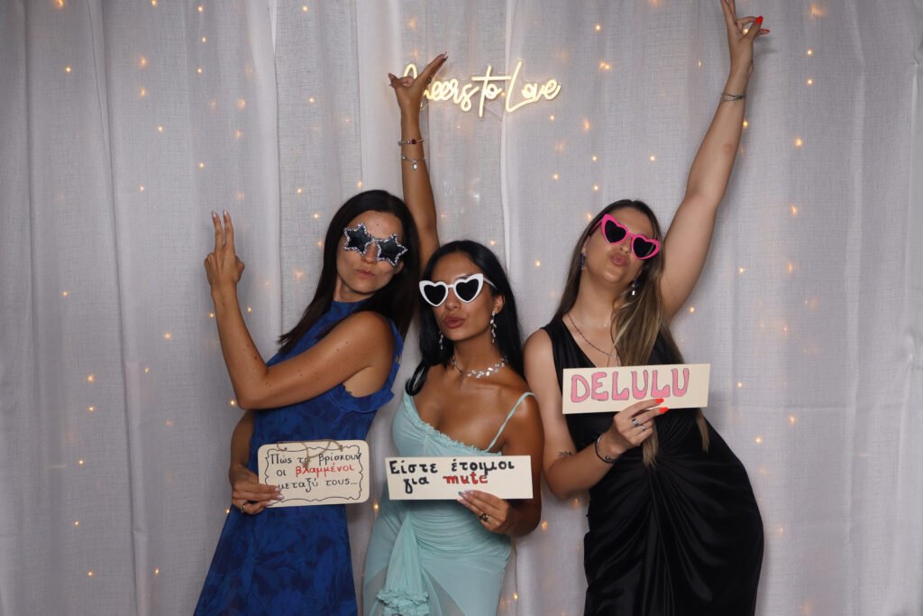 photobooth fun moments wedding booth