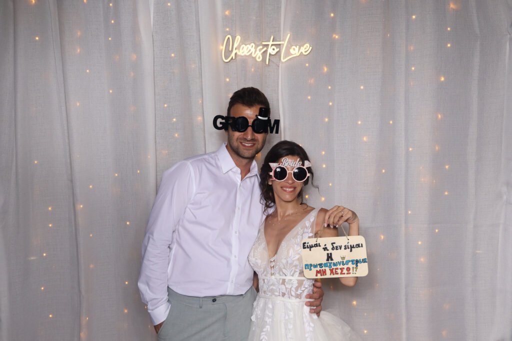 photobooth bride and groom booth photo