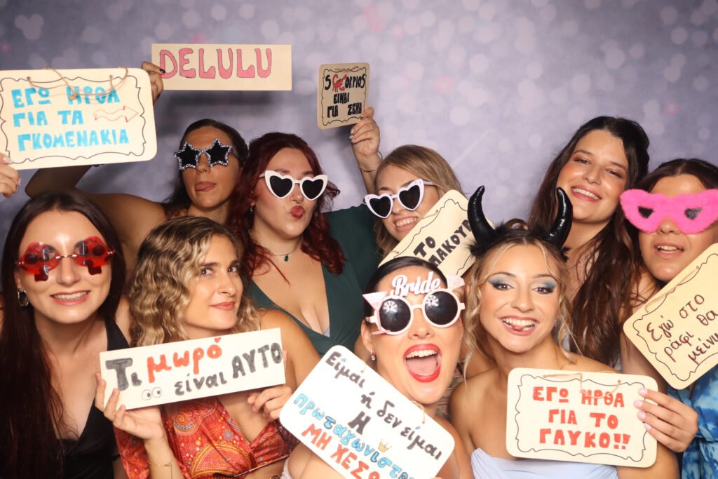 photobooth wedding guests with props thessaloniki