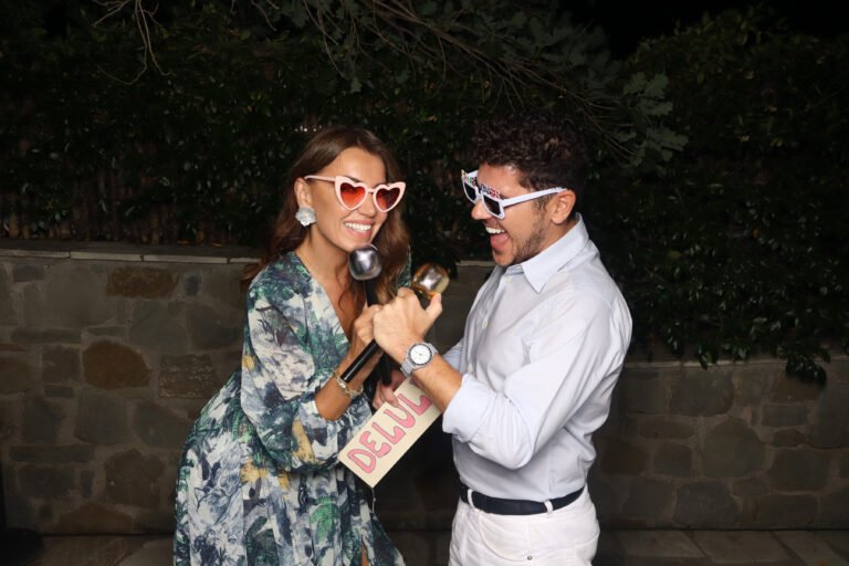 photobooth wedding party group photo